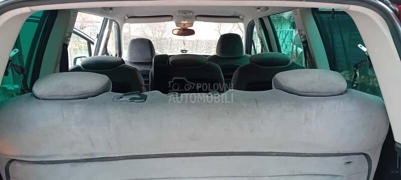 Citroen C8 