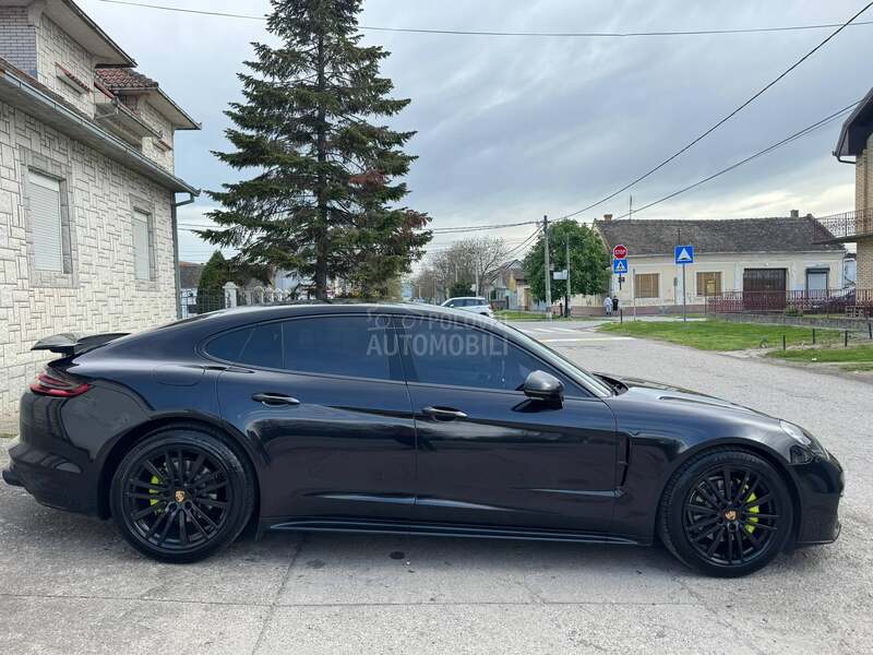 Porsche Panamera 
