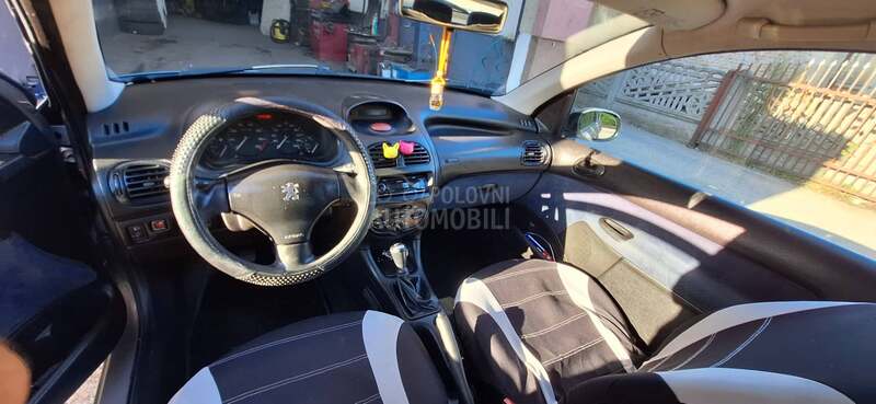 Peugeot 206 1.1