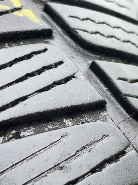 Fulda 235/55 R17 Zimska