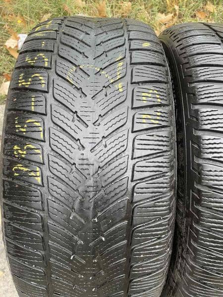 Fulda 235/55 R17 Zimska
