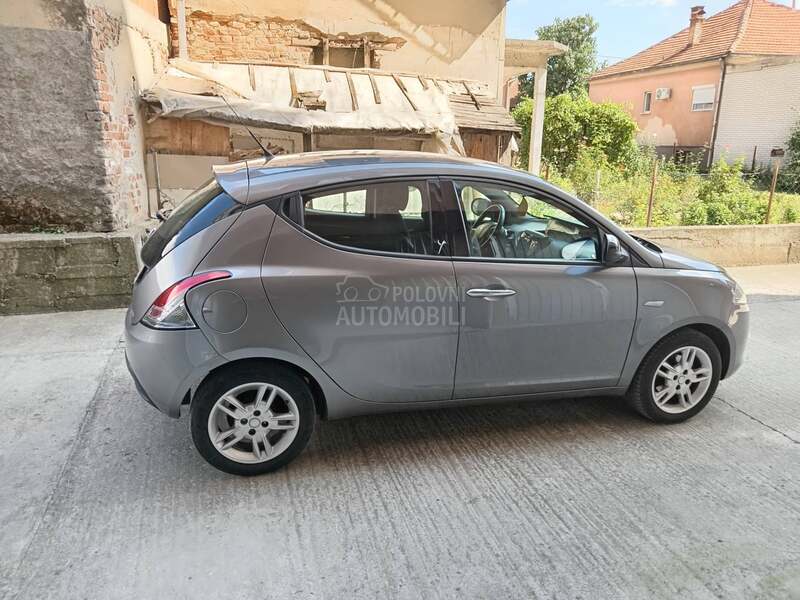 Lancia Ypsilon 