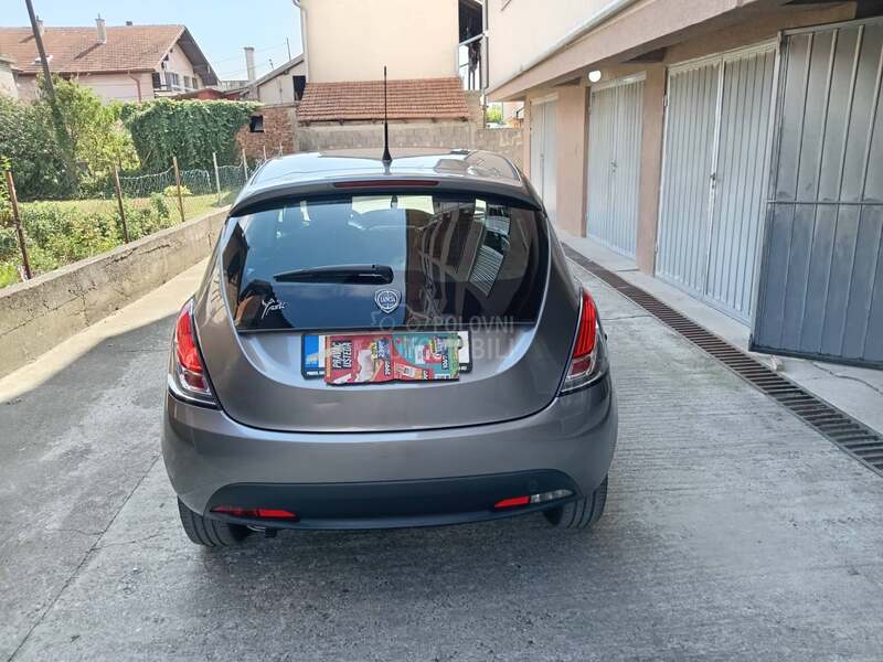 Lancia Ypsilon 
