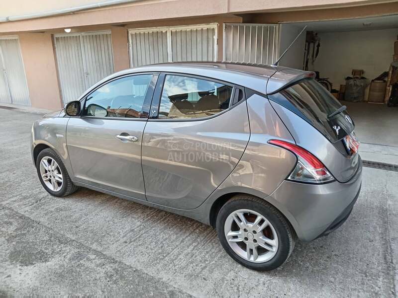 Lancia Ypsilon 