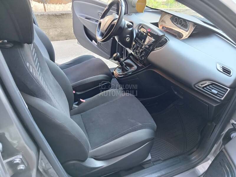 Lancia Ypsilon 