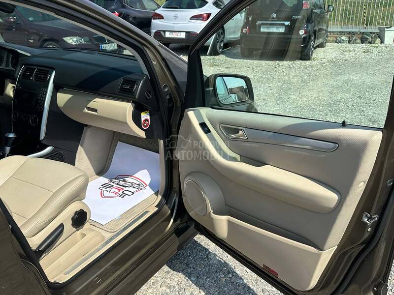 Mercedes Benz B 200 