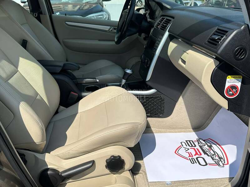 Mercedes Benz B 200 