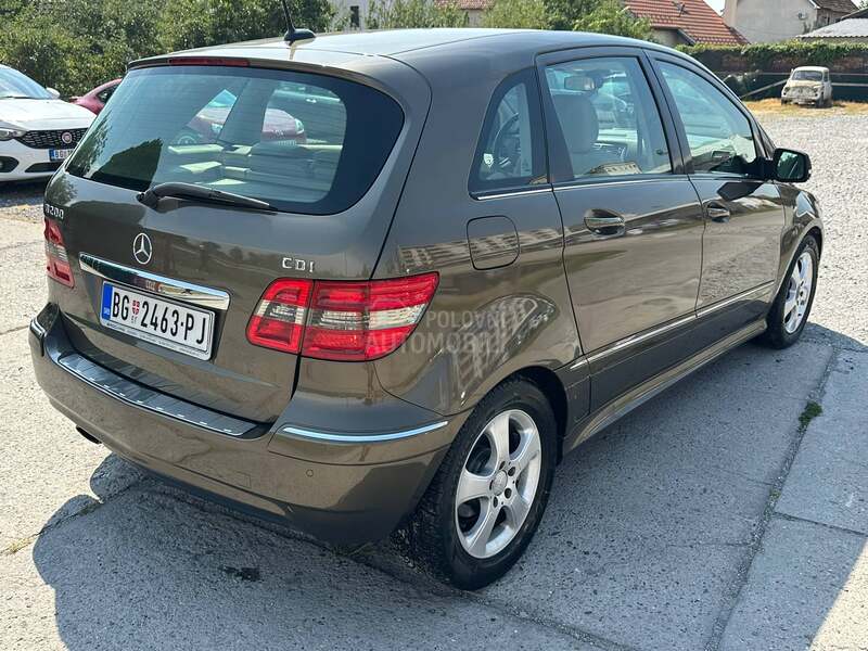 Mercedes Benz B 200 