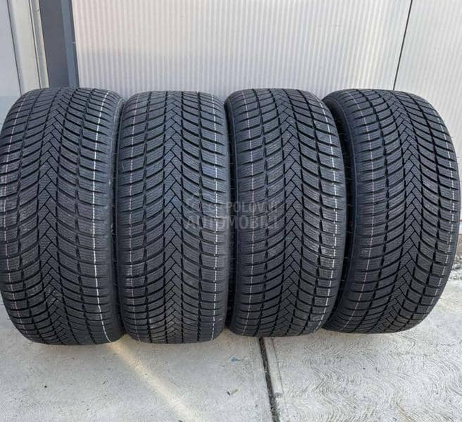 Triangle 235/40 R19 Zimska