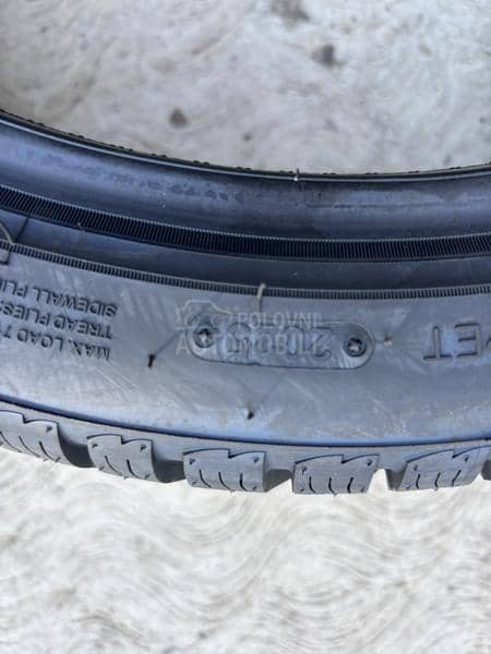 Triangle 235/40 R19 Zimska