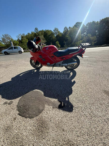 Honda cbr 1000f