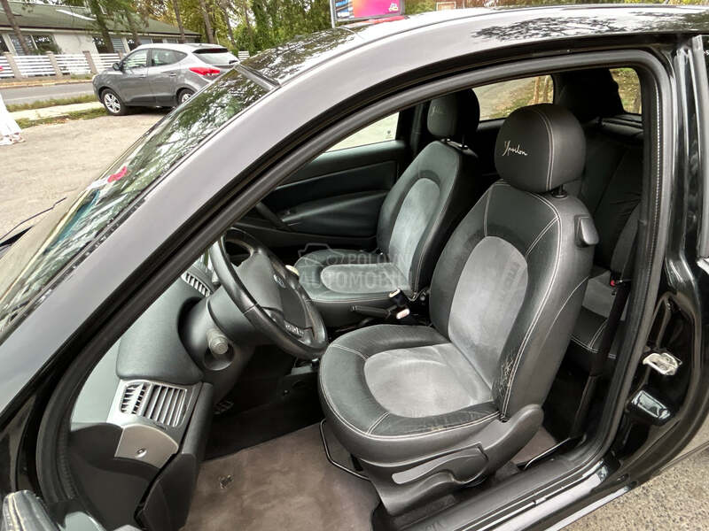 Lancia Ypsilon 1.4 16V MOMO DESIGN