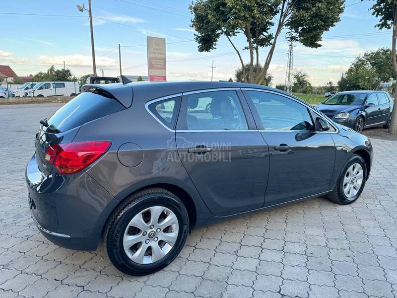 Opel Astra J 1.6 CDTi