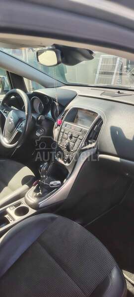 Opel Astra J 