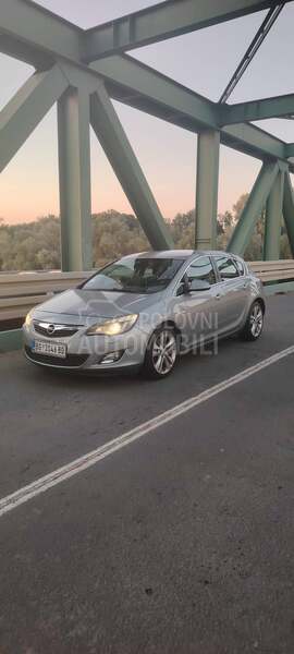 Opel Astra J 