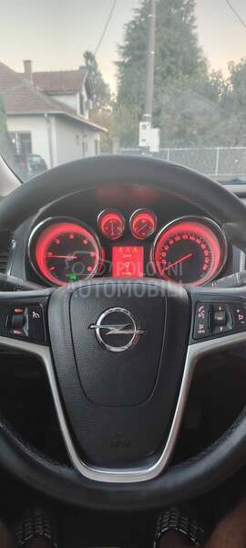 Opel Astra J 