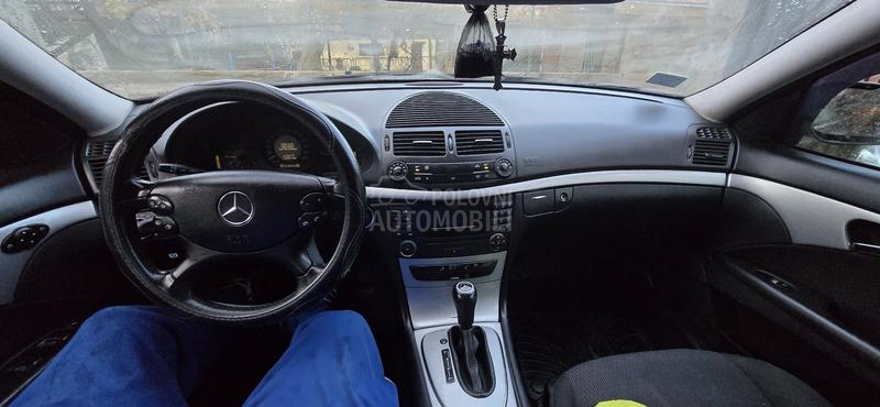 Mercedes Benz E 200 w211