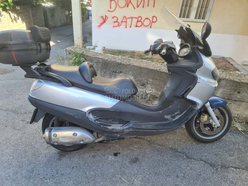 Piaggio x9