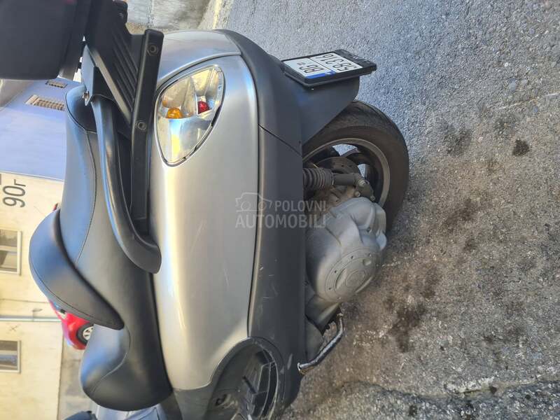 Piaggio x9