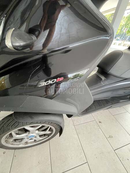 Piaggio mp3 ie300 business