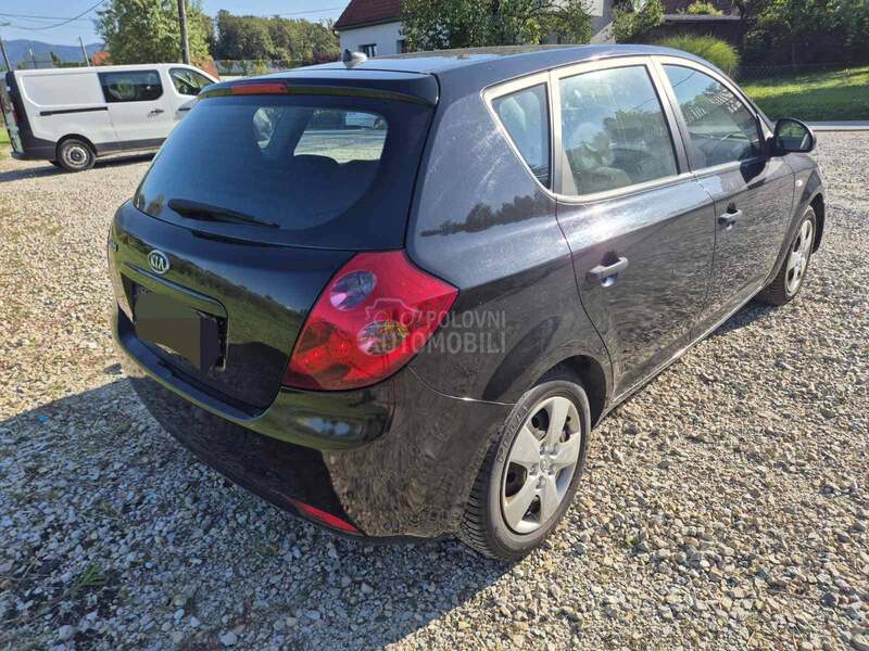 Kia cee`d 1.6 Champion