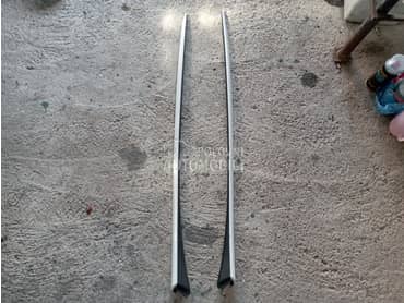 Plastike oko sofersajbne za Peugeot 3008