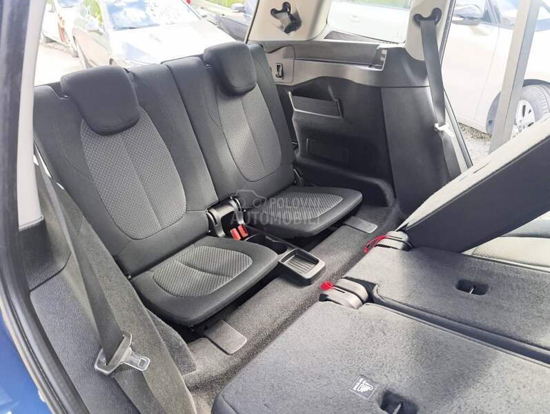 BMW 218 218i 7 sedista