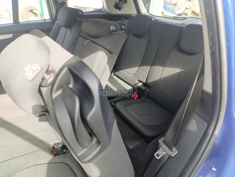 BMW 218 218i 7 sedista