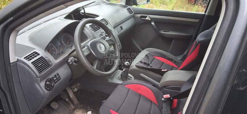Volkswagen Touran 1.6 BLS 2006. god. -  kompletan auto u delovima