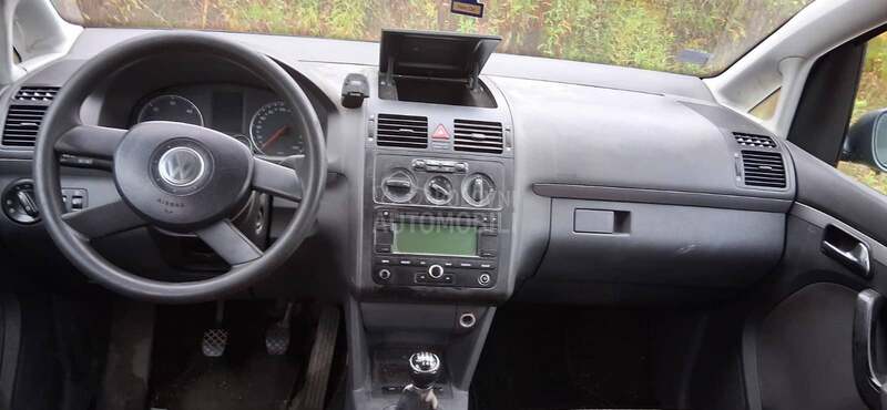 Volkswagen Touran 1.6 BLS 2006. god. -  kompletan auto u delovima