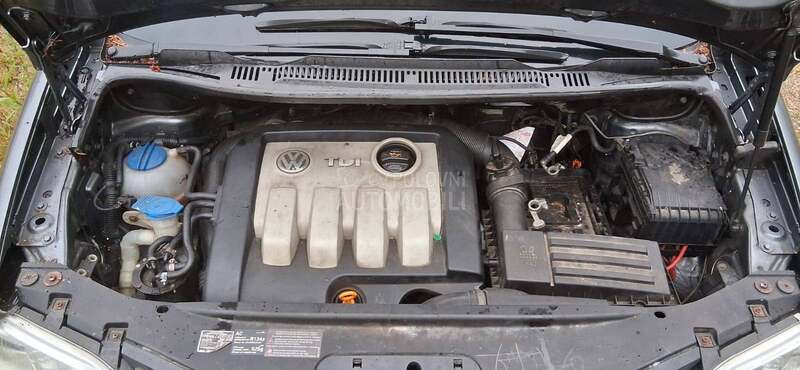 Volkswagen Touran 1.6 BLS 2006. god. -  kompletan auto u delovima