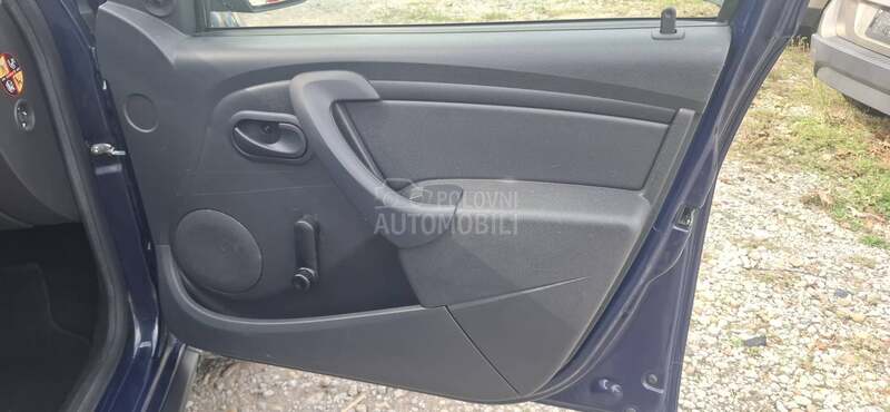 Dacia Duster 1.6 BENC NEMA KLIMU