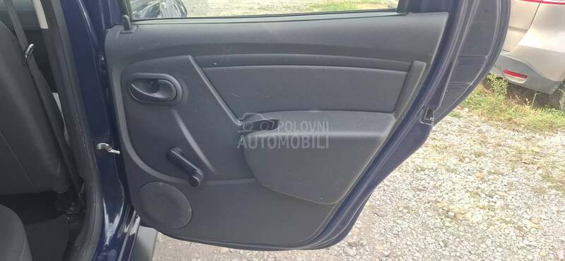Dacia Duster 1.6 BENC NEMA KLIMU