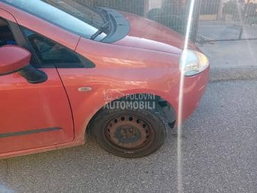 Desno krilo kod boje 598/A za Fiat Grande Punto od 2005. do 2012. god.