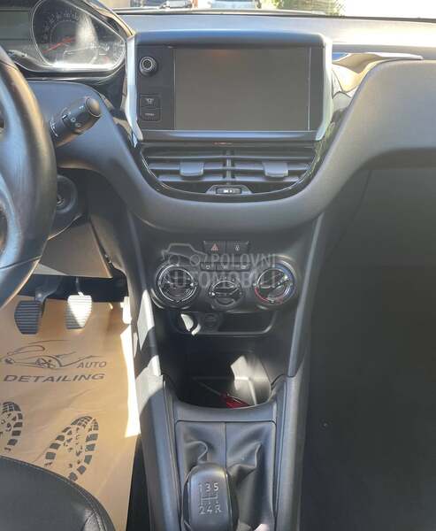 Peugeot 208 1.2