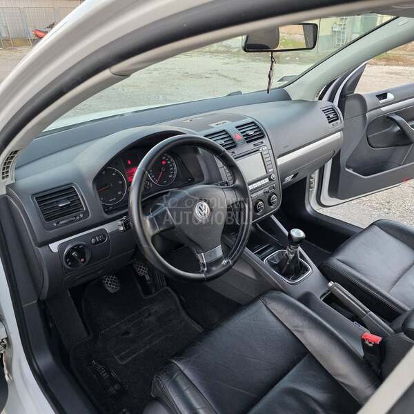 Volkswagen Golf 5 TOUR//KOZA//NAV