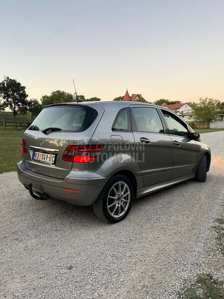 Mercedes Benz B 180 