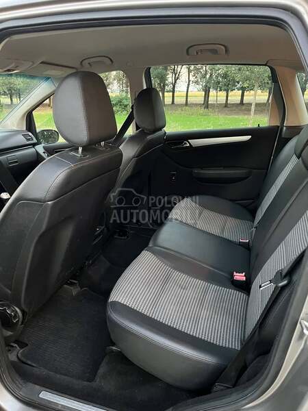 Mercedes Benz B 180 