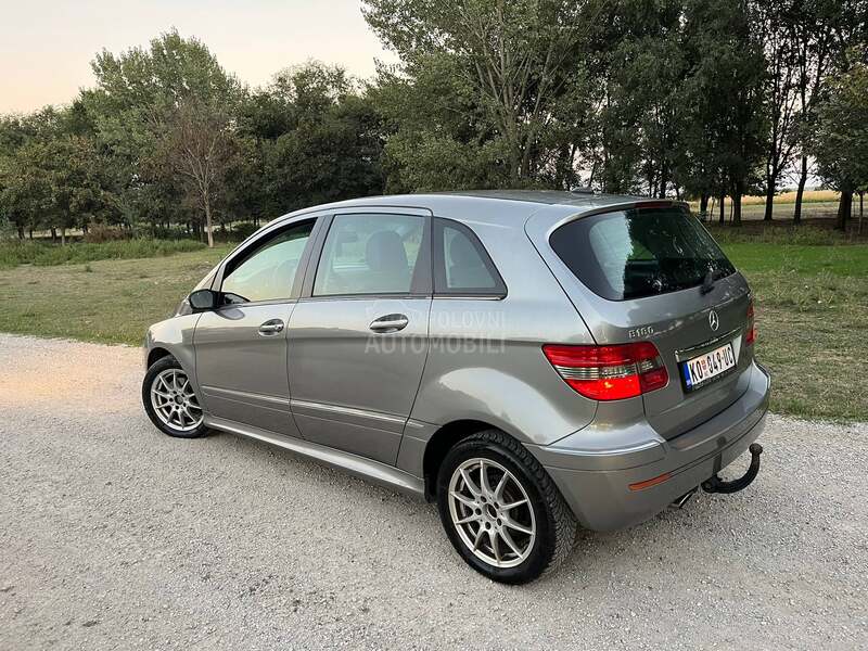 Mercedes Benz B 180 