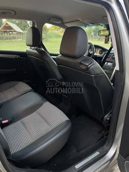 Mercedes Benz B 180 