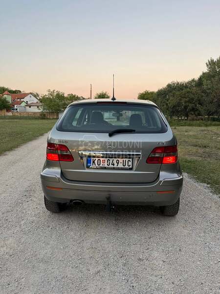 Mercedes Benz B 180 
