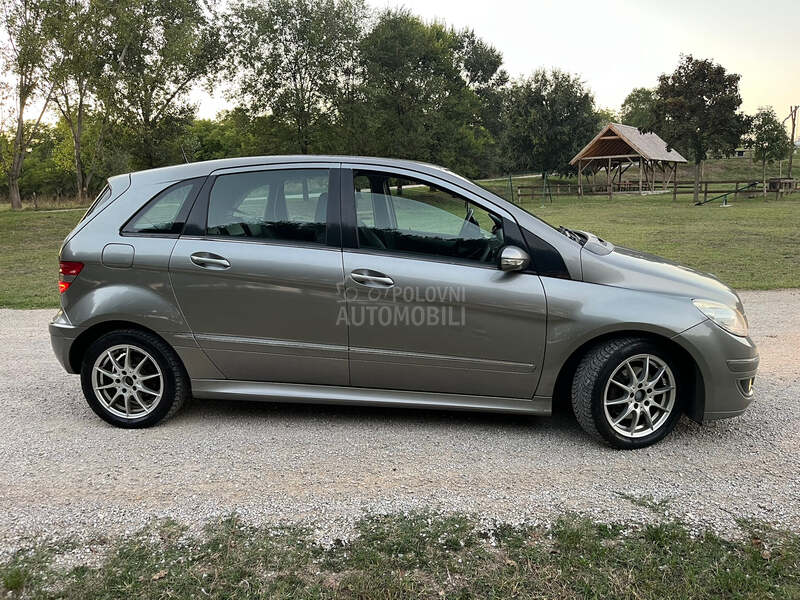 Mercedes Benz B 180 