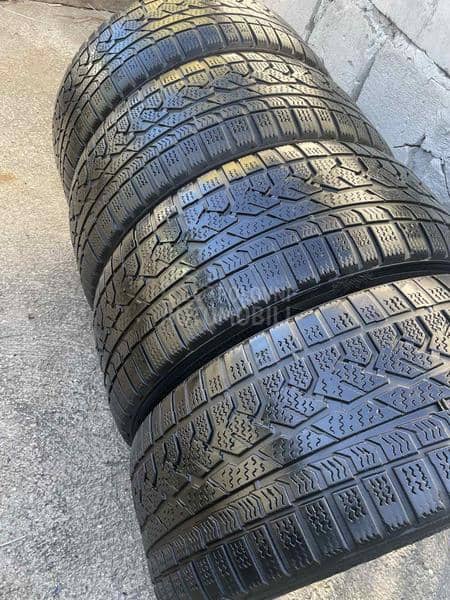 Kumho 275/45 R20 Zimska