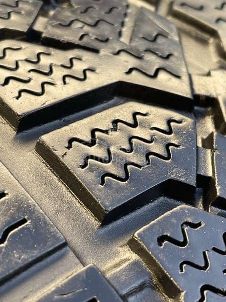 Kumho 275/45 R20 Zimska