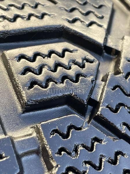 Kumho 275/45 R20 Zimska