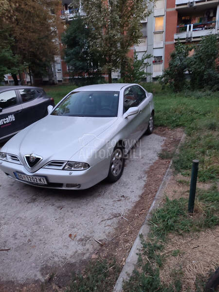 Alfa Romeo 166 
