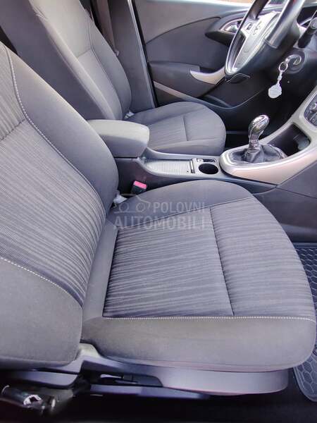Opel Astra J 