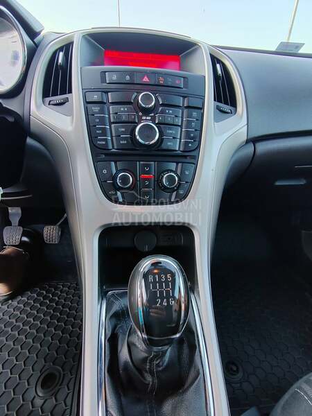 Opel Astra J 