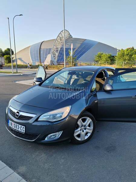 Opel Astra J 
