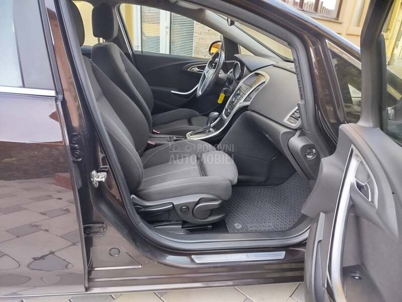 Opel Astra J 1.4 SPORT